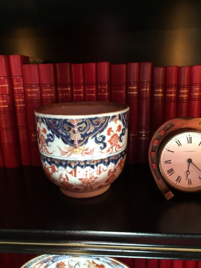 CHINE
Cylindrical pot with blue, red and...