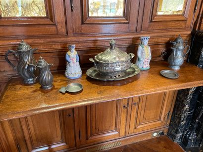 Pewter lot
Including a samovar, two large...
