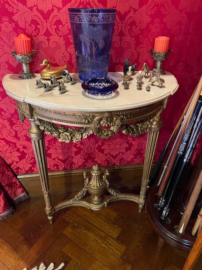 Carved and gilded wood wall console
Two tapered...