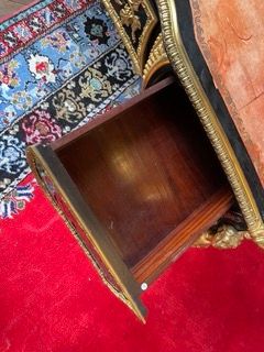 Flat middle desk in Boulle marquetry of brass...