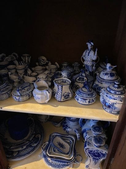 
Important table service in blue and white...