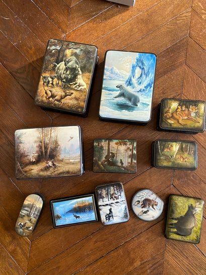 
Set of 11 lacquered papier-mâché boxes with...