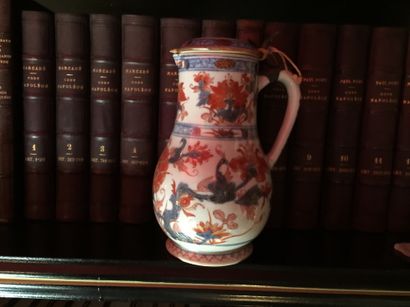 CHINE
Porcelain covered baluster water pot...