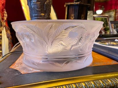 LALIQUE FRANCE
Circular bowl model Jungle...