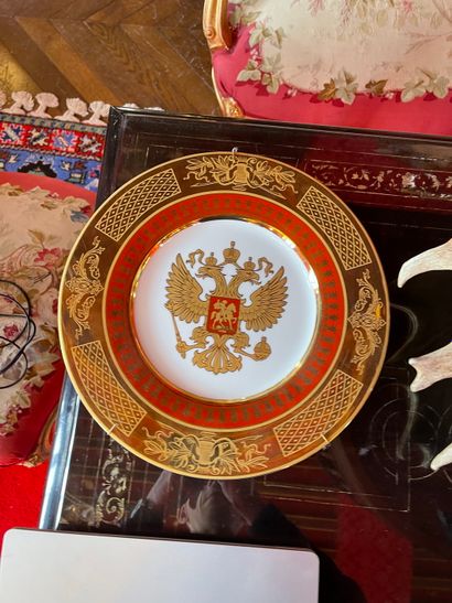 LIMOGES
Round porcelain dish decorated in...