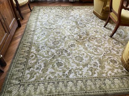 
Wool carpet with knotted stitches



Polychrome...