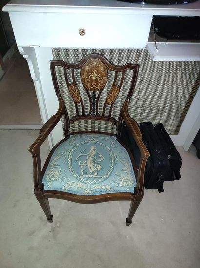 Armchair
In natural wood
With openwork backrest...
