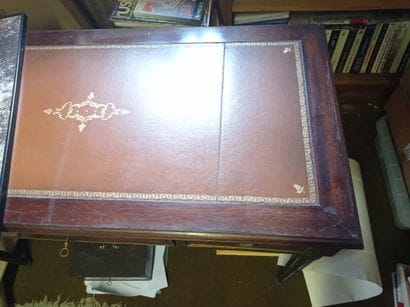
Flat desk



In molded and carved natural...