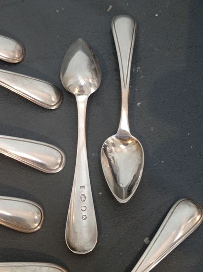 Suite of 12 mocha spoons
In Dutch silver...
