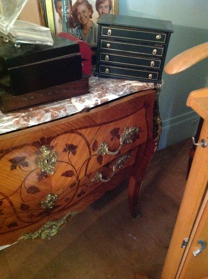 Small chest of drawers In wood veneer and...