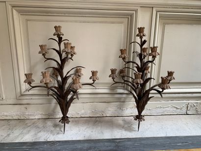 Pair of torchieres
In wrought iron
Carved...