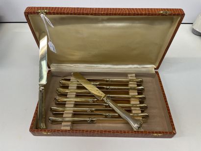 Series of 12 fruit knives
In vermeil
With...