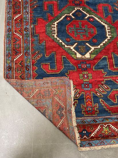 Oriental carpet
In polychrome wool
With geometrical...