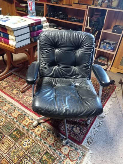 Office chair
Leather and steel
Legs on wheels
Work...
