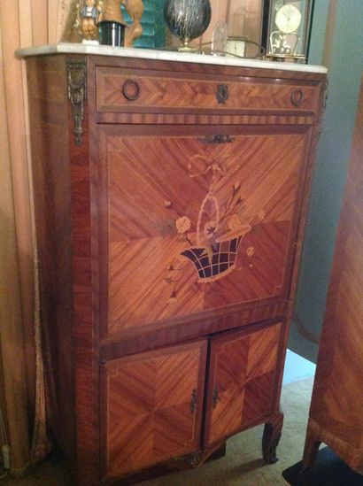 Secretary with flap
In wood veneer and inlaid...