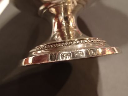 Covered nave sauceboat
In English silver...