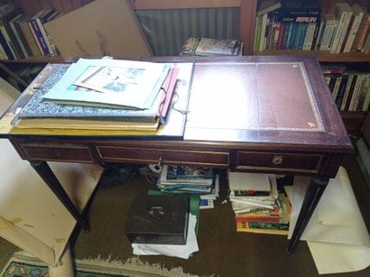 
Flat desk



In molded and carved natural...