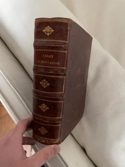 Les Essais de Montaigne 1 volume
Leather...