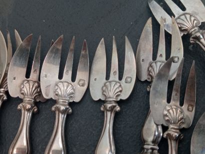 Series of 12 oyster forks
In silver 950 °/°°
Decorated...
