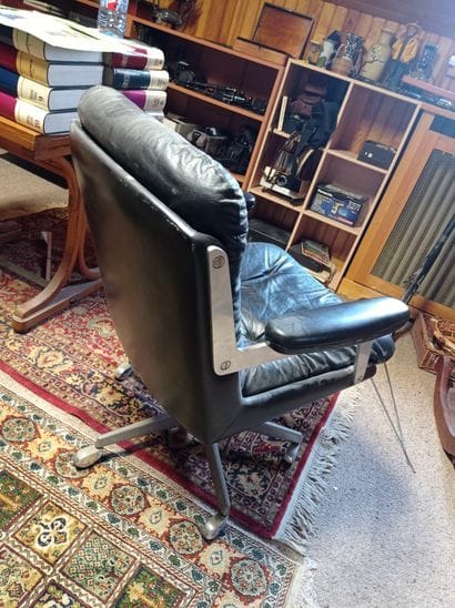 Office chair
Leather and steel
Legs on wheels
Work...