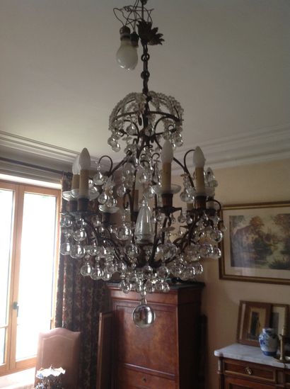Cage chandelier
Decorated with pendants
Nine...