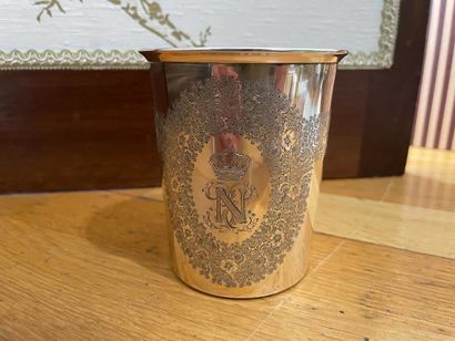 Straight tumbler
In silver 950°/°° and vermeil
Chiselled...