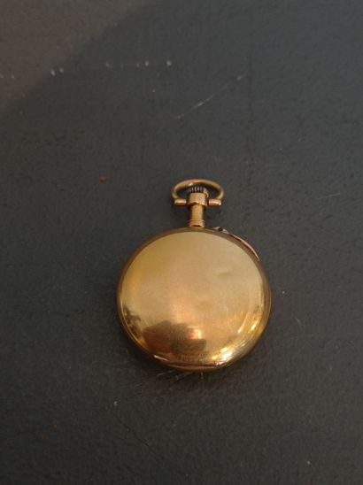 Neck watch
In gold 750°/°°
White enamel dial...