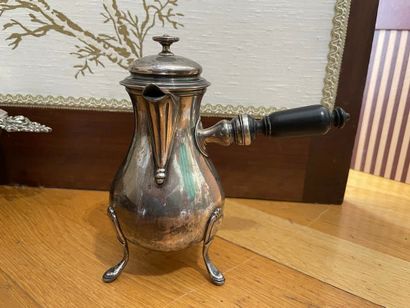 Selfish coffee pot
In silver 950°/°°
Tripod...