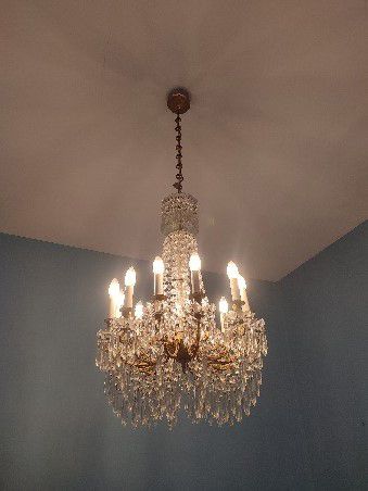 Chandelier
In gilded bronze with pendants...