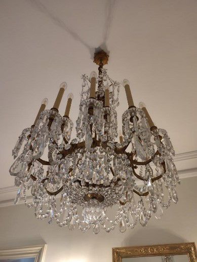 Chandelier
In gilded bronze with pendants...