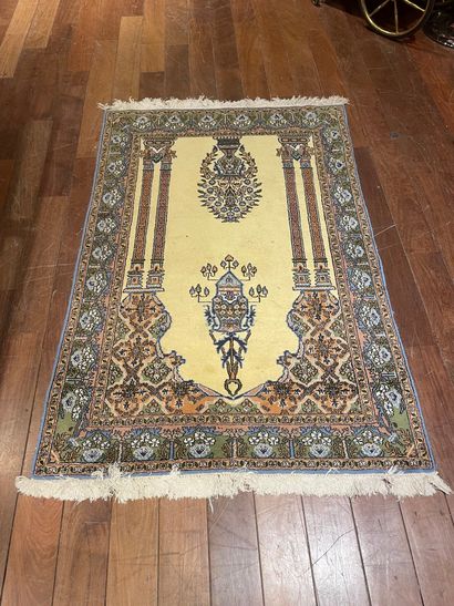 
Lot de quatre tapis d'Orient
