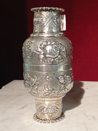 Box forming goblets
In foreign silver superior...