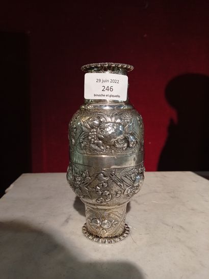 Box forming goblets
In foreign silver superior...