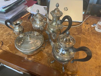 
Lot of silverware including :

A tea and...