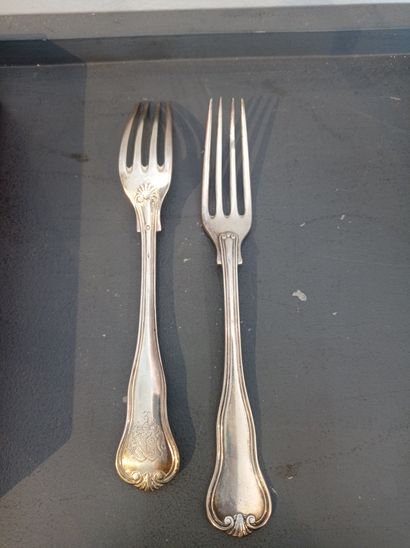 Suite of twelve forks
In silver 950°
Violonné...