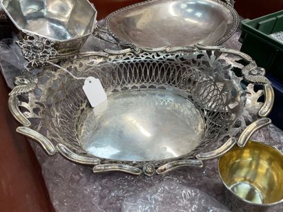 Openwork basket
In Dutch silver 835°/°°
Resting...