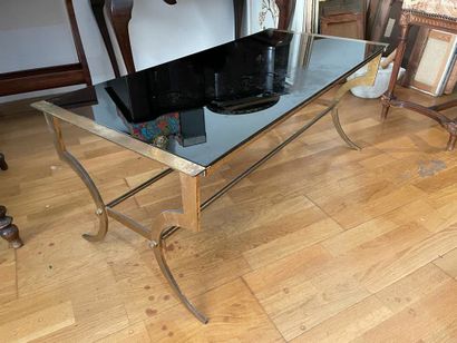 Coffee table
The black glass top
Gold-plated...