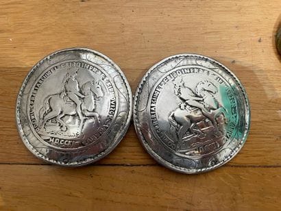 Pair of cloak buckles
In Dutch silver 835...