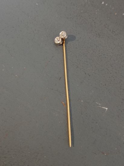 A tie pin
Two 750°/°° golds enhanced with...
