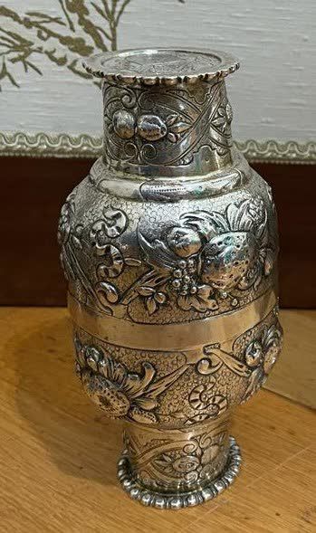 Box forming goblets
In foreign silver superior...