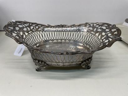 Openwork basket
In Dutch silver 835°/°°
Resting...