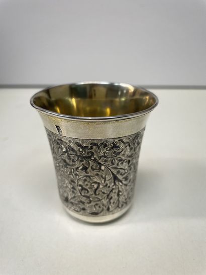 Timbale In Russian silver niello
With chased...