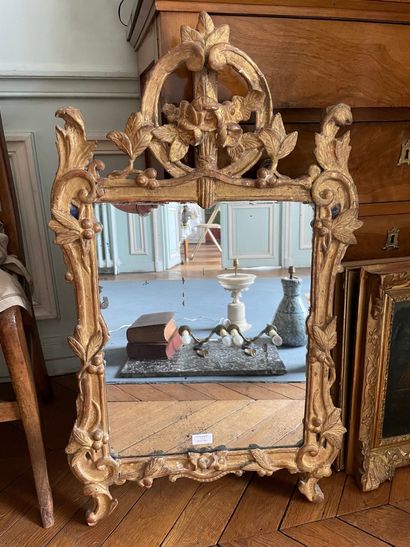 Gilded wood mirror
Decorated with friezes...