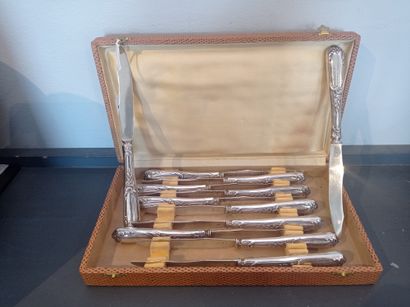 Suite of 12 large knives and 12 fruit knives
Medallion...