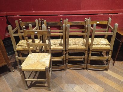 
Suite of 7 chairs 

In natural wood 

Straw...