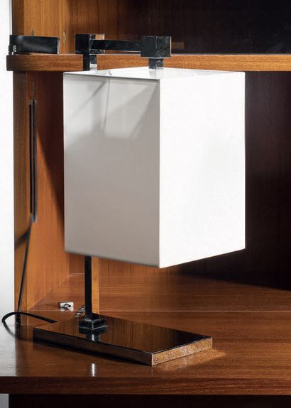 TRAVAIL FRANÇAIS
Lampe de table en métal...
