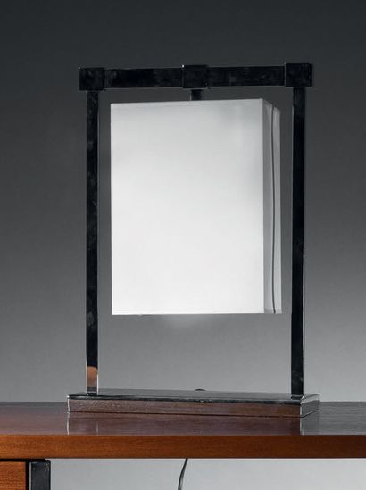 TRAVAIL FRANÇAIS
Lampe de table en métal...