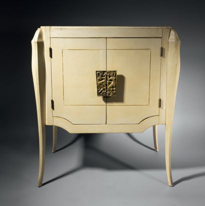 TRAVAIL FRANÇAIS 1940
Petit meuble d'appoint...