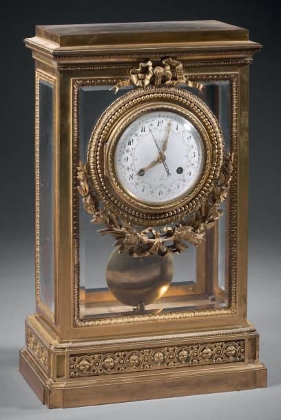 IMPORTANTE PENDULE CAGE en bronze finement...