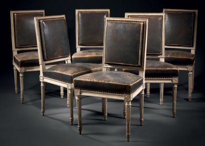 SUITE DE SIX CHAISES À LA REINE en hêtre...